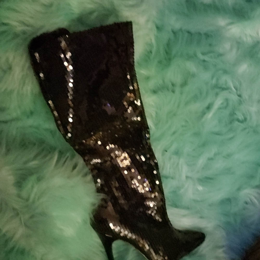 Boots - Picture 2 of 4